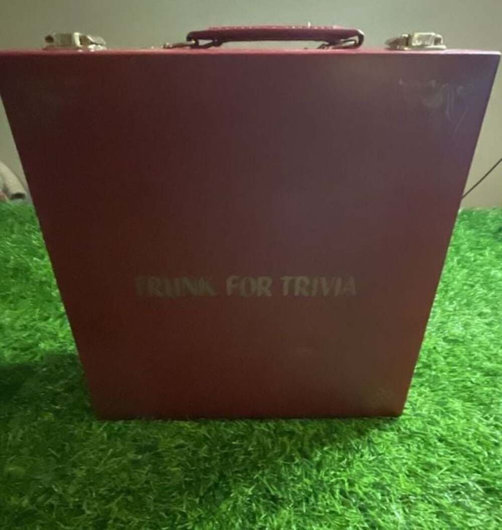 Vintage Trivial Pursuit Trunk For Trivia  Wooden covered vinyl Carrying Case Edi